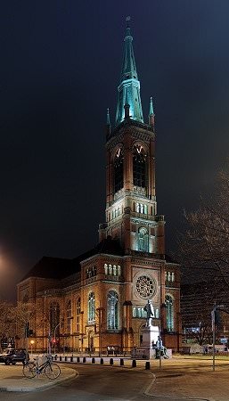 Johanneskirche in Düsseldorf bei Nacht